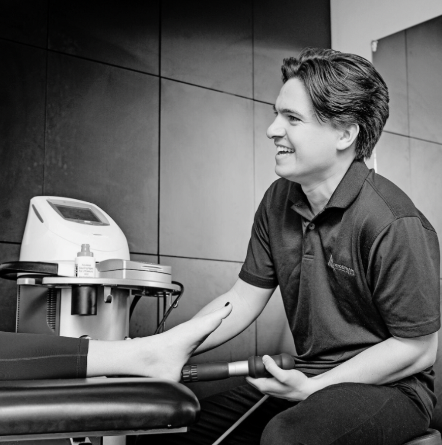 Shockwave therapy Innisfil for plantar fasciitis tendon injuries and heel spur treatment at MyoDynamic Health